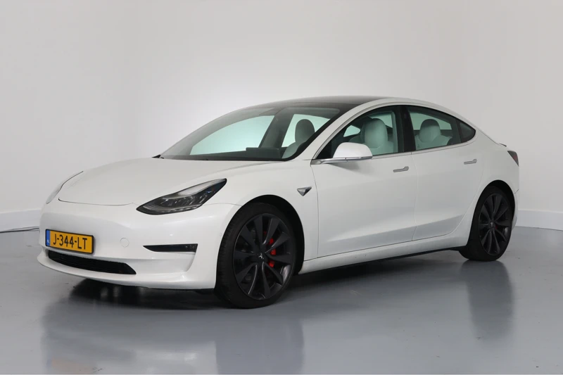 Tesla Model 3 Performance | Navigatie | 20 inch | Carbon spoiler | Autopilot | Camera | Leder |