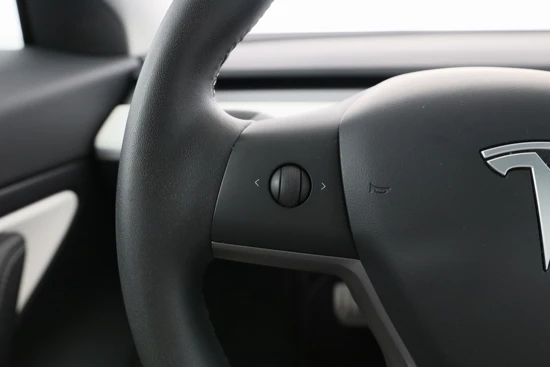 Tesla Model 3 Performance | Navigatie | 20 inch | Carbon spoiler | Autopilot | Camera | Leder |