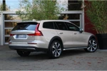 Volvo V60 Cross Country B5 AWD Mild Hybrid Ultimate | Massage | Stoelventilatie | Schuifdak | Head-up | Adaptive Cruise | 20" velgen