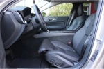 Volvo V60 Cross Country B5 AWD Mild Hybrid Ultimate | Massage | Stoelventilatie | Schuifdak | Head-up | Adaptive Cruise | 20" velgen