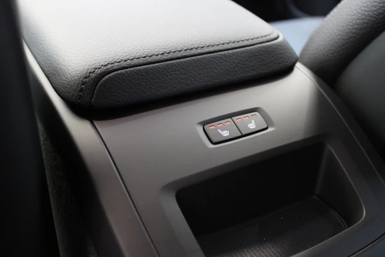 Volvo XC60 B5 251PK Momentum | Standkachel | Trekhaak | Power Seats | Stoelverw V+A | Keyless