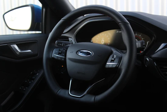 Ford Focus 1.5 EcoBoost 150pkST Line X Business AUTOMAAT | TREKHAAK WEGKLAPBAAR | 1500kg TREKGEWICHT | CAMERA | WINTER PACK | ELKTRISCHE AC