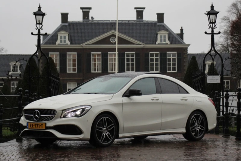 Mercedes-Benz CLA-Klasse 180 BS AMG | PANODAK | LEDER/ALCANTARA | NAVI | CAMERA | CRUISE | STOELVERWARMING | PARK SENS V+A | LED | 18' LM. VELGEN | NIEUW