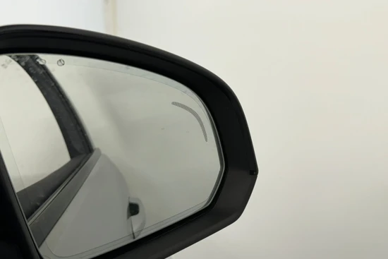 Volvo C40 Recharge Twin Intro Edition | 12% Bijtelling | 360o camera | BLIS | Harman & Kardon | 1 jaar onderhoud inbegrepen |