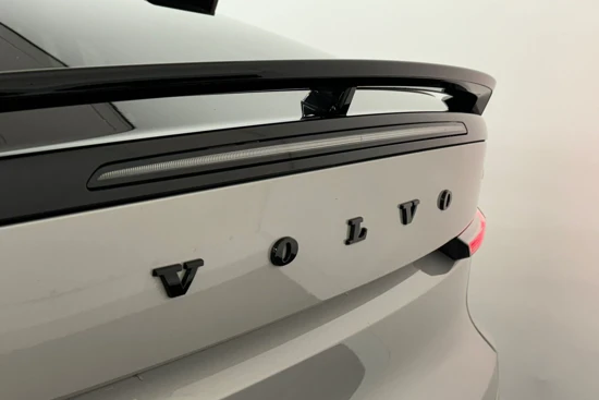 Volvo C40 Recharge Twin Intro Edition | 12% Bijtelling | 360o camera | BLIS | Harman & Kardon | 1 jaar onderhoud inbegrepen |