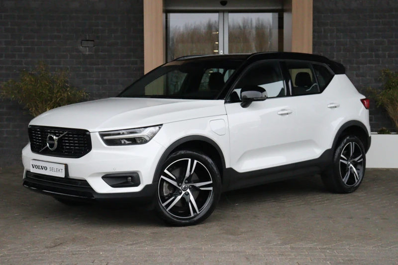 Volvo XC40 T4 Recharge R-Design | Camera | 19 inch | Volvo On Call | Keyless | Parkeersensoren voor+achter | DAB | Climate Control | Cruise