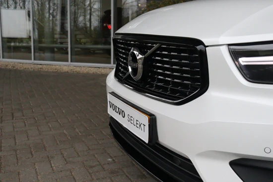 Volvo XC40 T4 Recharge R-Design | Camera | 19 inch | Volvo On Call | Keyless | Parkeersensoren voor+achter | DAB | Climate Control | Cruise