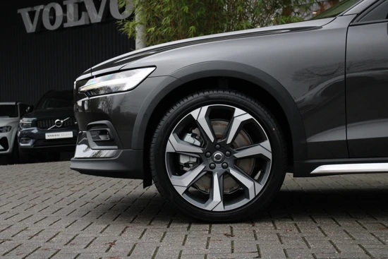 Volvo V60 Cross Country B5 Mild Hybrid AWD Ultimate | Massage | Stoelventilatie | Head-up display | 360º Camera | Schuifdak | Harman/Kardo