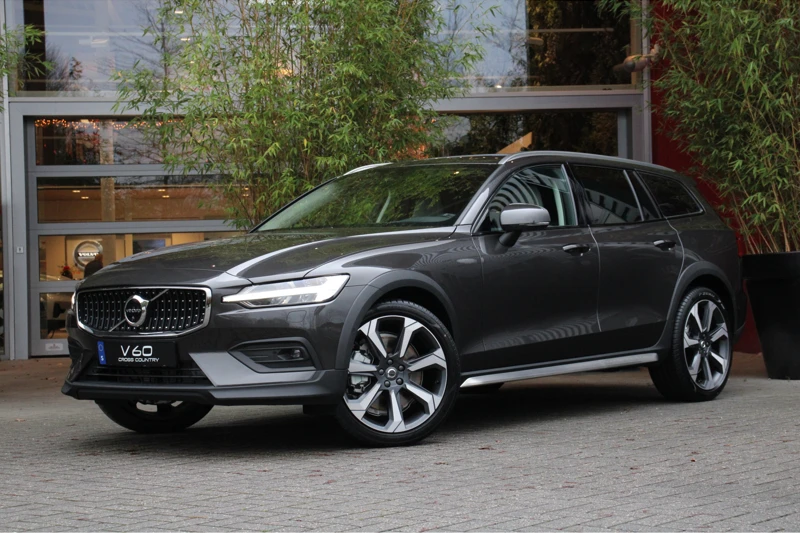 Volvo V60 Cross Country B5 AWD Ultimate | Massage | Stoelventilatie | Head-up display | 360º Camera | Schuifdak