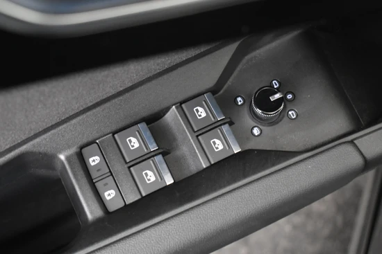 Audi Q4 e-tron 40 77 kWh 204 pk Advanced edition | Matrix LED | Sportstoelen | Stoelverwarming | Achteruitrijcamera | Standkachel | Navigatie |