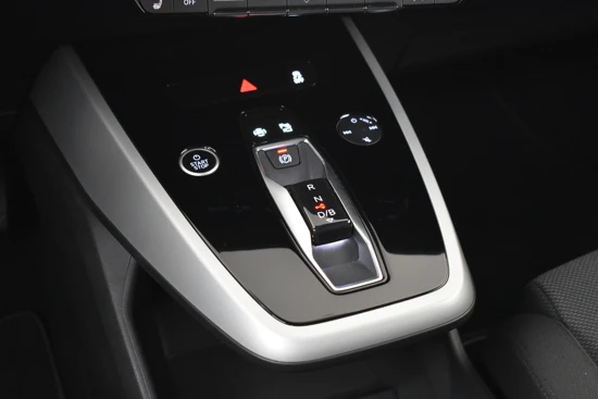Audi Q4 e-tron 40 77 kWh 204 pk Advanced edition | Matrix LED | Sportstoelen | Stoelverwarming | Achteruitrijcamera | Standkachel | Navigatie |