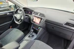 Volkswagen Tiguan 1.5 TSI 150PK Elegance Automaat | Trekhaak! | Adaptieve Cruise | Achteruitrijcamera | All-Season ban