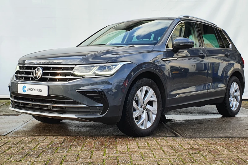 Volkswagen Tiguan 1.5 TSI 150PK Elegance Automaat | Trekhaak! | Adaptieve Cruise | Achteruitrijcamera | All-Season ban