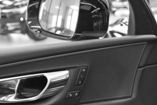 Volvo XC60 T8 390PK AWD Inscription | Panoramadak | Apple CP | Camera | Standkachel | Elektr klep