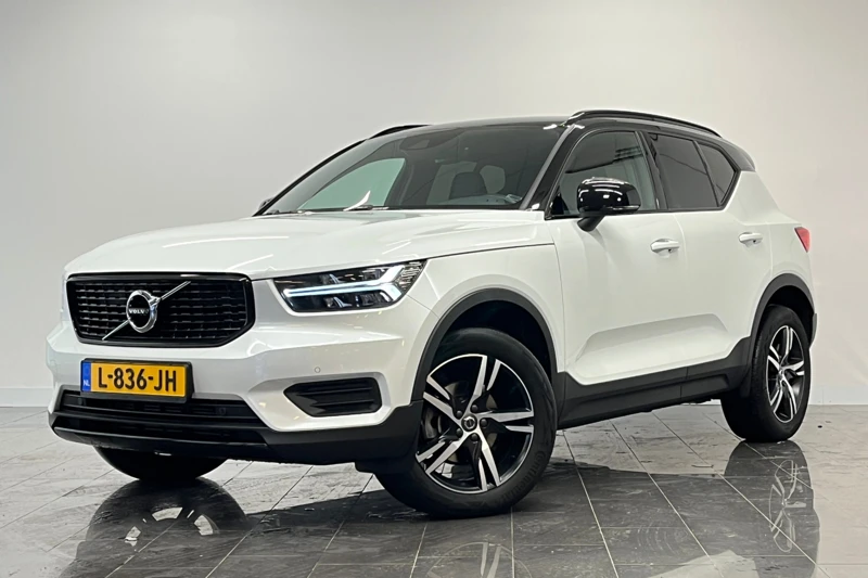 Volvo XC40 T3 R-Design | Park Assist Pack | Leder | Getint glas | Verwarmbare voorstoelen |