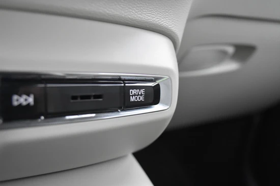 Volvo XC40 T5 Automaat-7 Twin Engine Momentum Pro Standkachel | Stoelverwarming | Apple CarPlay | Parkeersensor
