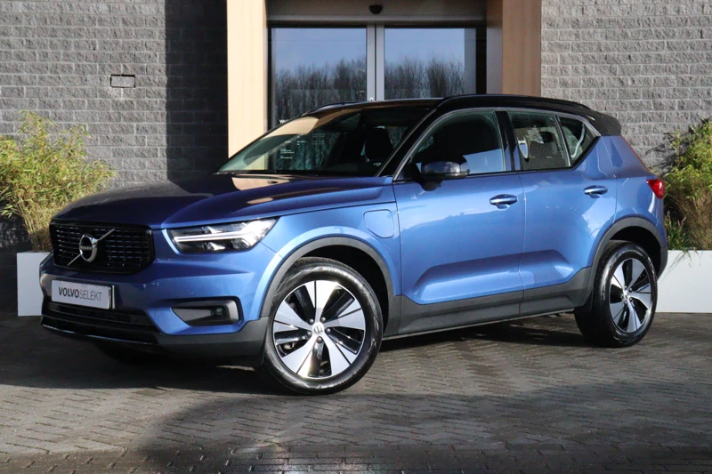 Volvo XC40 T4 Recharge R-Design | Stoel en stuurwielverwarming | Camera | Keyless | Elektrische klep | Standkachel | Volvo On call | DAB |