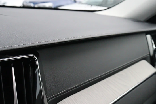 Volvo XC60 T8 AWD Recharge Inscription | Adaptieve Cruise Control | Schuifdak | Head-Up Display | Lederen Dashboard | Standkachel met Volvo
