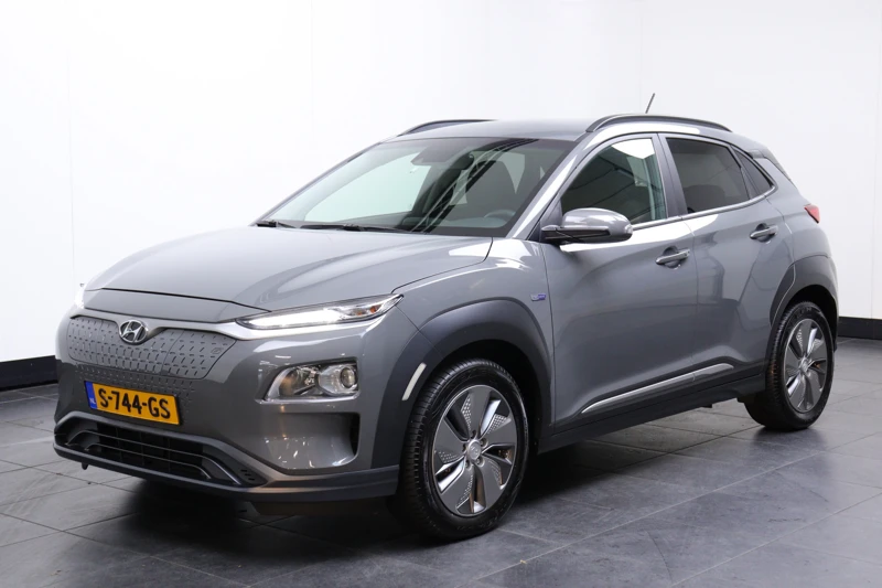 Hyundai Kona EV 39 KWH Comfort 4% Bijtelling! | NAV by app | Keyless | CAM | ECC | Lane Assist | Privacy Glass | Cruise Control | Soundbox