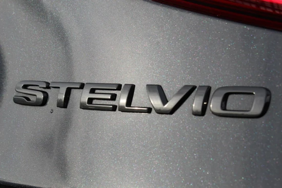Alfa Romeo Stelvio 2.0T 280PK AWD Veloce | Leder | Geheugen | Adaptief |