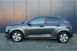 Hyundai KONA Electric 64 kWh 204pk Premium Automaat | Led | Leder | Climate | Camera | Keyless | Navigatie | Winterpakket | 17" Lichmetaal | Head-up D