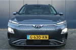 Hyundai KONA Electric 64 kWh 204pk Premium Automaat | Led | Leder | Climate | Camera | Keyless | Navigatie | Winterpakket | 17" Lichmetaal | Head-up D