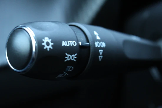 Peugeot e-2008 EV GT | Leder/Alcantara | Adaptieve cruise | Navigatie | 180° Camera | Climatecontrol | Full led