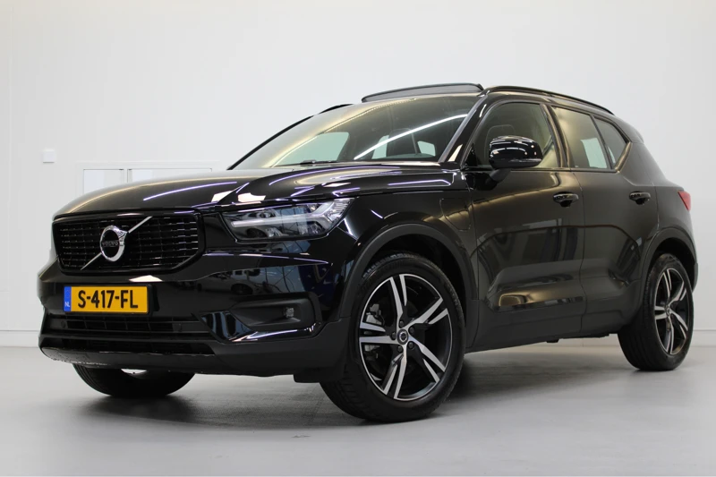 Volvo XC40 T5 262PK R-Design | Panoramadak | Standkachel | Camera | Keyless Entry | Navigatie