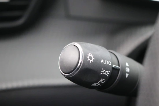 Peugeot 208 1.2 100Pk GT Pack | Adaptieve cruise | Camera | Keyless | 17'' Lichtmetaal | Navigatie | Dode hoek |
