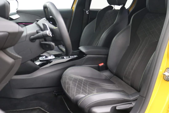 Peugeot 208 1.2 100Pk GT Pack | Adaptieve cruise | Camera | Keyless | 17'' Lichtmetaal | Navigatie | Dode hoek |
