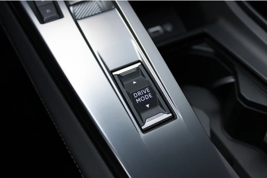 Peugeot 308 SW 1.6 Hybrid 180pk Allure Automaat | Led | Leder | Climate | Keyless | Navigatie | 17" Lichtmetaal | 360 Camera | Stoelverwarmi
