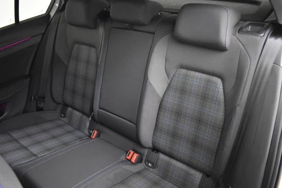 Volkswagen Golf 1.4 eHybrid GTE PHEV 245pk | Adaptief cruise control | Navigatie | App connect | LED koplampen | Privacy glass | Keyless | Park
