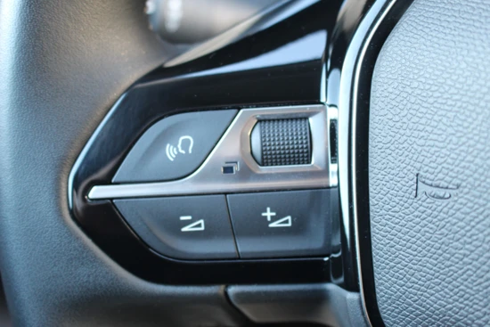 Peugeot e-2008 Allure Pack | 10" Nav scherm | CAM | Keyless | Half-leder | Climate & Cruise Control | 17" LMV PDC V