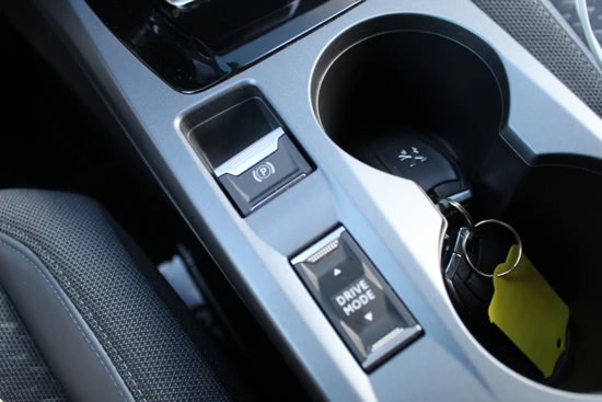 Peugeot e-2008 Allure Pack | 10" Nav scherm | CAM | Keyless | Half-leder | Climate & Cruise Control | 17" LMV PDC V