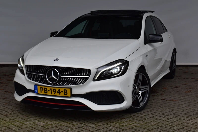 Mercedes-Benz A-Klasse A180 250 Sport Prestige | Schuif/kantel dak | Parkeersensoren | AMG |