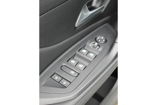 Peugeot 308 SW 1.6 HYbrid 180PK | Allure Pack BNS | AGR-Stoel Driver Assist Pack | CAM | 3-D Cockpit | PDC V&A | Keyless | NAV. | Half leder