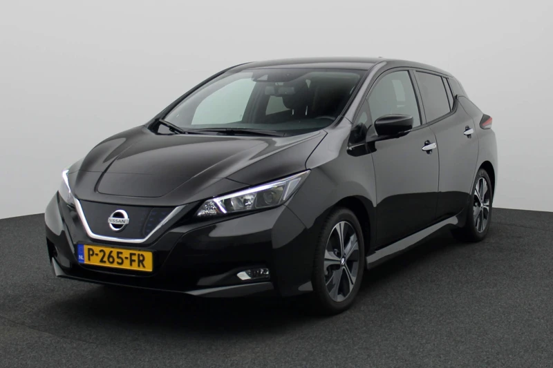 Nissan Leaf N-Connecta 150 PK | Navigatie | Stoel- en Stuurverwarming | One-pedal drive | Clima | Cruise | Getint glas |