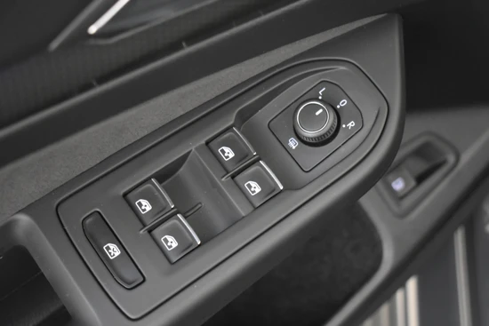 Volkswagen Golf 1.4 eHybrid GTE 245pk PHEV | Adaptief cruise control | Navigatie | Trekhaak | Trailer assist | Full led koplampen | Privacy glas