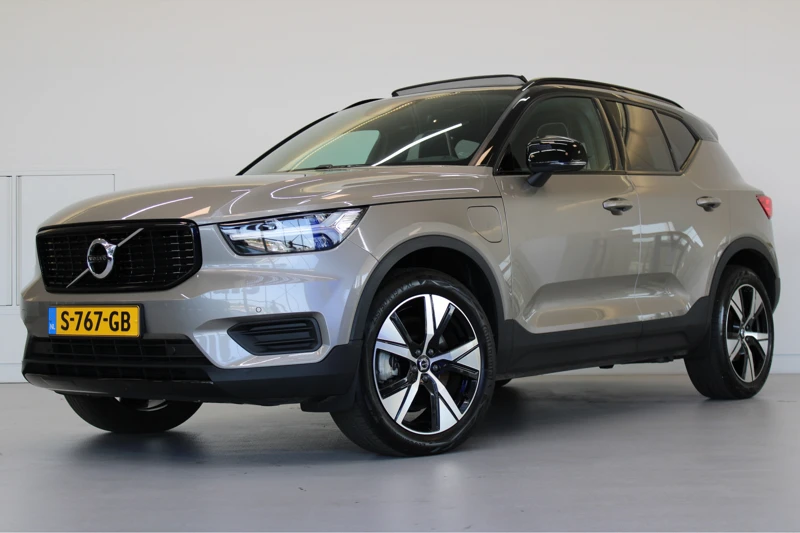 Volvo XC40 T5 262PK R-Design | Pano-dak | Climate Pack | Camera | 19" | Memory Stoel