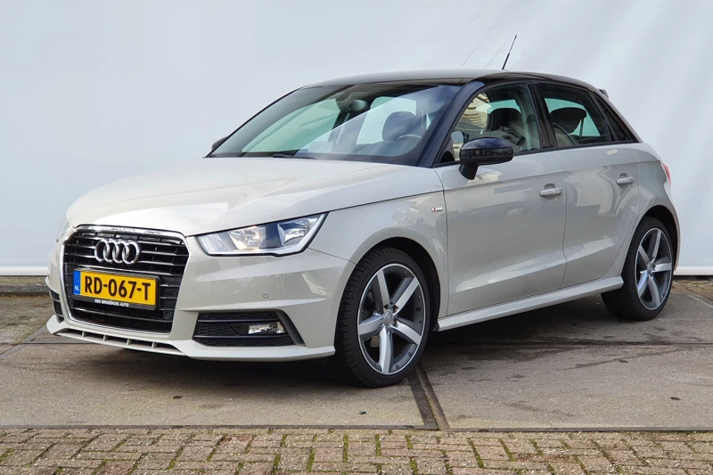 Audi A1 Sportback Sportback 1.0 TFSI Adrenalin | Parkeersensoren V+A | Navigatie | Contrasterend Dak | CruiseControl |