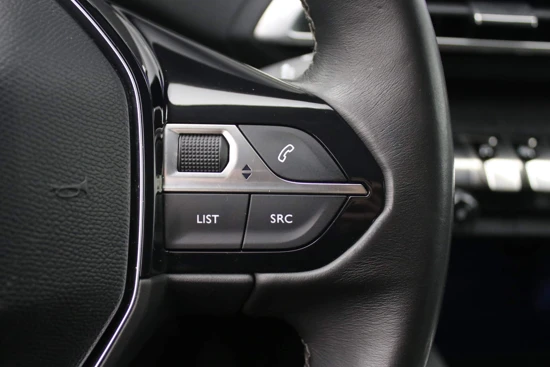 Peugeot 3008 1.2 130Pk Allure | Trekhaak | Camera | 19'' Lichtmetaal | Clima | Cruise | Navigatie | Parkeersensoren |