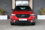 Volvo XC40 T4 R-Design | Fusion Red | 4 Cilinder | Harman Kardon | Stoelverwarming | Navigatie | Volvo On Call met mobiele App | Climate Co