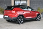 Volvo XC40 T4 R-Design | Fusion Red | 4 Cilinder | Harman Kardon | Stoelverwarming | Navigatie | Volvo On Call met mobiele App | Climate Co