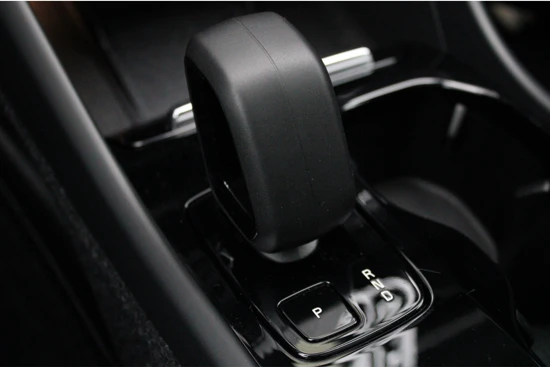 Volvo C40 Recharge Plus | Panoramadak | Warmtepomp | Adaptive Cruise | Camera | Leder-Alcantara | Keyless | Stoel + Stuurverwarming | Veil