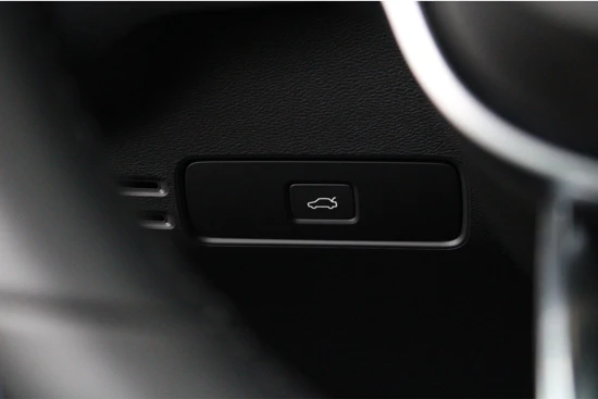 Volvo C40 Recharge Plus | Warmtepomp | Panoramadak | Adaptive Cruise | Camera | Leder-Alcantara | Keyless | Stoel + Stuurverwarming | Veil