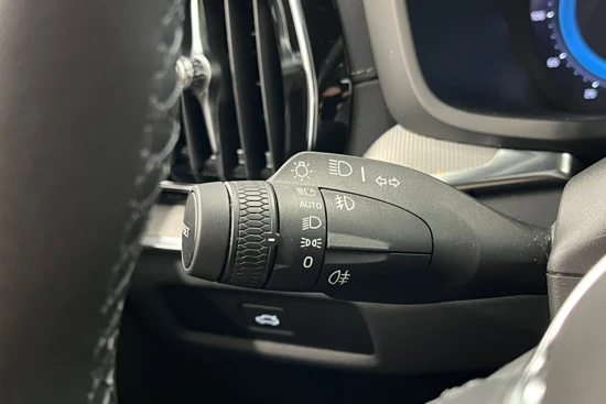 Volvo V60 B4 Ultimate Dark | Exterieur pakket | Leder | Panoramadak | 360o camera | Headup | 4-zone climate | Cruise Adaptief |