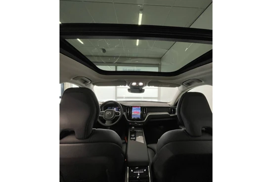 Volvo XC60 B4 Ultimate Bright | Google Navigatie |Leder dashboard | Panoramadak | Gratis Trekhaak! |