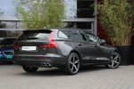 Volvo V60 B3 Mild Hybrid Momentum Advantage | Camera | Stuur- en stoelverwarming | Botsingspreventie | 19" velgen