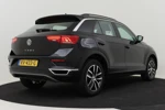 Volkswagen T-Roc 1.5 TSI 150pk Style | Adaptief cruise control | Navigatie | App connect | LED koplampen | Trekhaak | DAB radio | Parkeersensoren