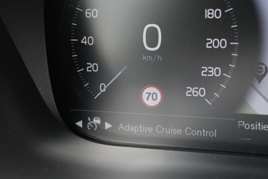 Volvo XC60 T8 Recharge R-Design | Onyx Black | Lederen Dashboard | Trekhaak | Adaptieve Cruise Control | Elektrisch Schuifdak | Stoelverwar